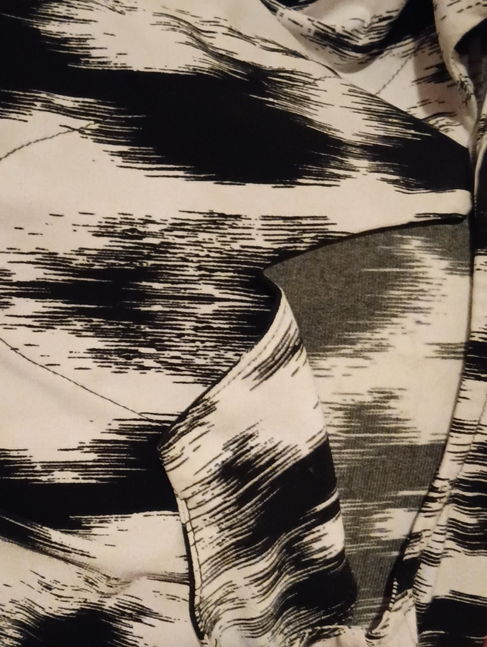 Y2K Suzie in the City Geometric Patterned Top M Black White Stretch Knit